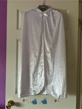 Little adventures white princess cloak size L/XL 5-9 years with hood soft comfy